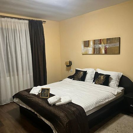 Готель Casa Alex Rasnov Екстер'єр фото